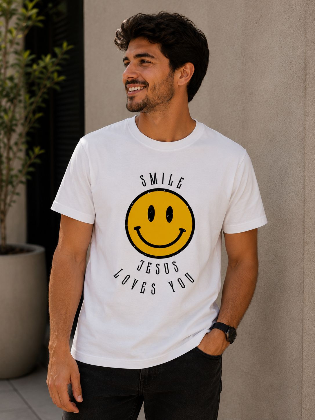 Camiseta Smile, Jesus Loves You