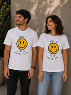 Camiseta Smile, Jesus Loves You